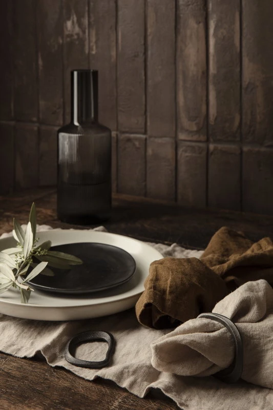 Ferm LIVING Flow Teller, Klein, Schwarz 2 Ferm LIVING Flow Teller, Klein, Schwarz – Bild 2