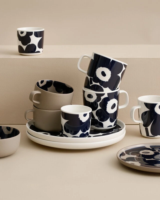 Marimekko Oiva - Unikko Kaffeetasse Ohne Henkel, 2 Stk., Weiß - Dunkelblau 3 Marimekko Oiva - Unikko Kaffeetasse Ohne Henkel, 2 Stk., Weiß - Dunkelblau – Bild 3