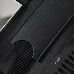 Hideaway Spiegel, Schwarz -Günstig Heimdekoration NUORI Accessories DressingComb Black closeup square 1080x1080 8400f891 61b2 4093 b1ff 8301ce027127