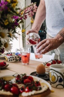 Arabia Paratiisi Becher, 0,35 L 7 Arabia Paratiisi Becher, 0,35 L -Günstig Heimdekoration Paratiisi mehu hannahurtta