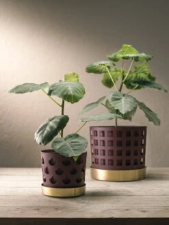 Klong Trio Blumentopf, Mittelgroß, Dunkelrot 7 Klong Trio Blumentopf, Mittelgroß, Dunkelrot -Günstig Heimdekoration Trio Dark red varm vgg